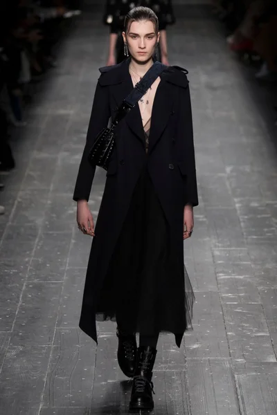 Look 10